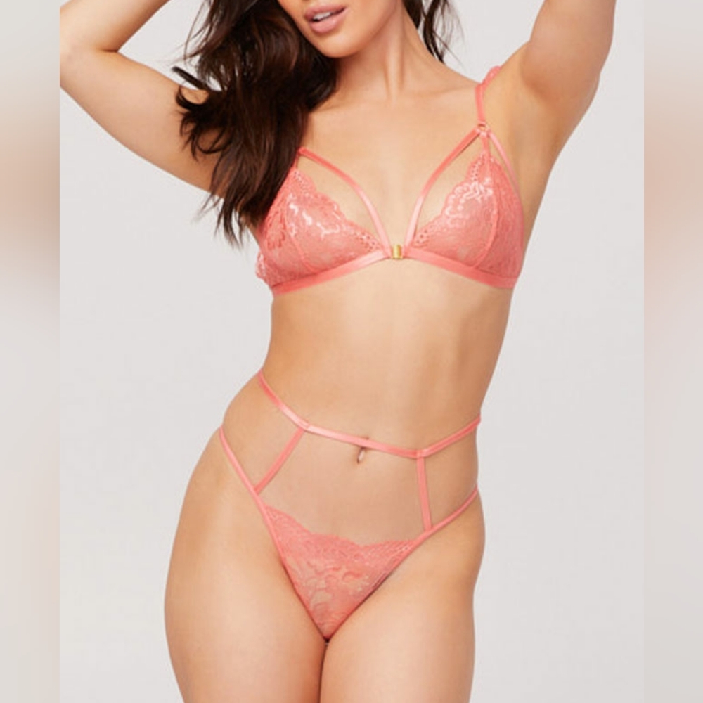 2pc Strapy Peach Lace Bra & Thong Panties Lingerie Set With Flutter Straps (S/M)